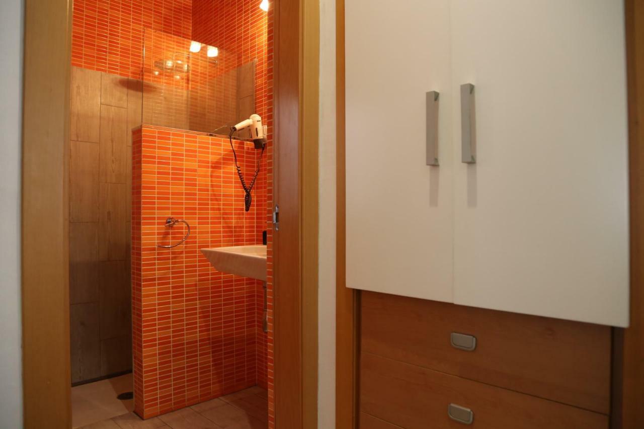 Las Coles Apartasuites Xàtiva Exteriör bild